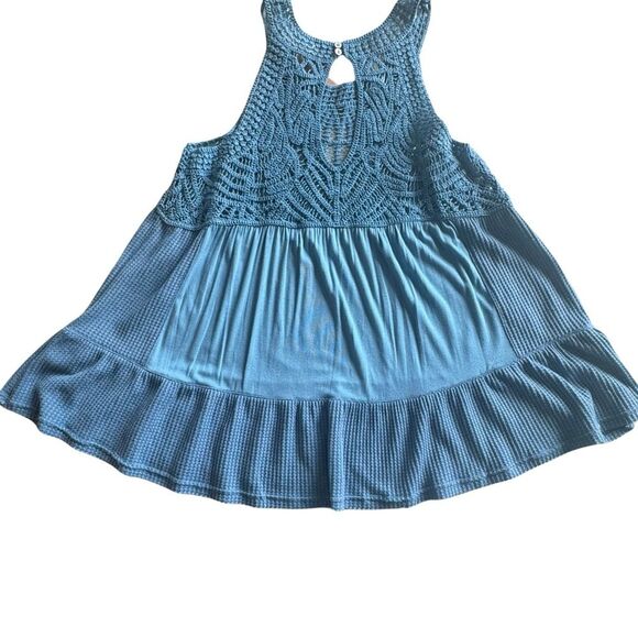 Listicle Women’s NWT Crochet Blue Trapeze Top Size Large Halter Neck Swing Top - Picture 2 of 6